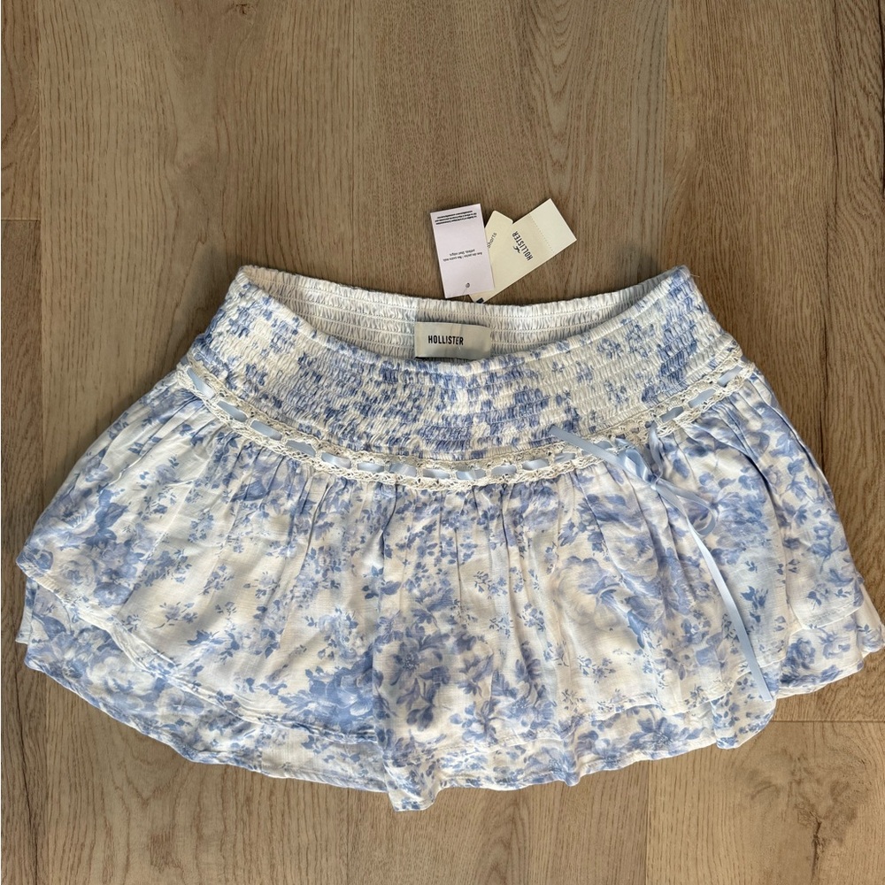 Hollister White and Blue Floral Mini Skort